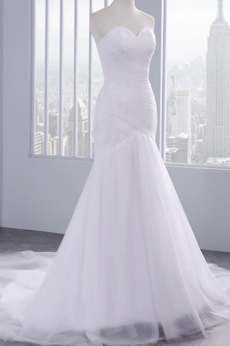 Sleeveless White Fit and Flare Tulle Wedding Dress
